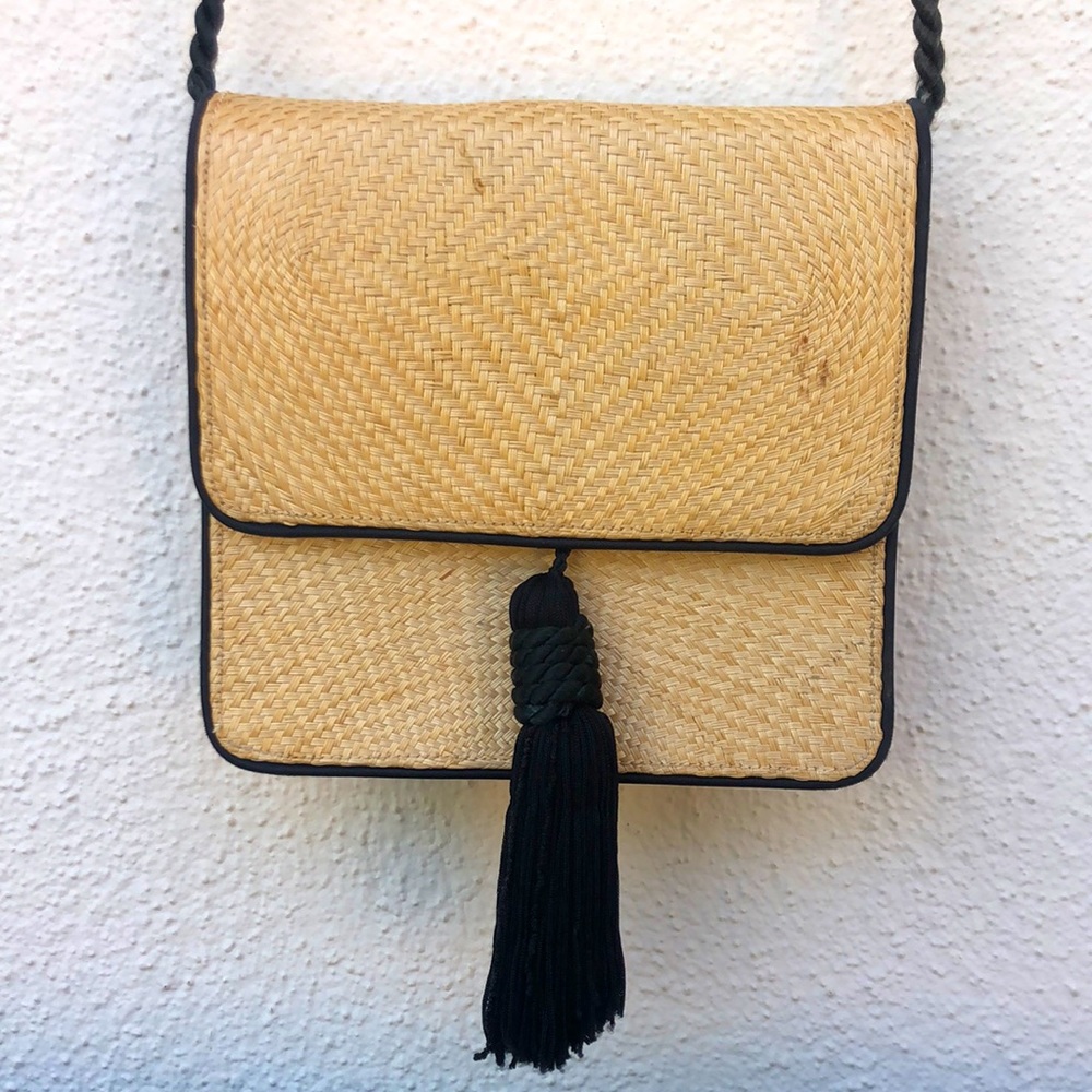 natural fibers crossbody bag with tassel
